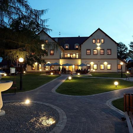 Hotel Modrzewiowy Dwor Gliwice Exterior foto
