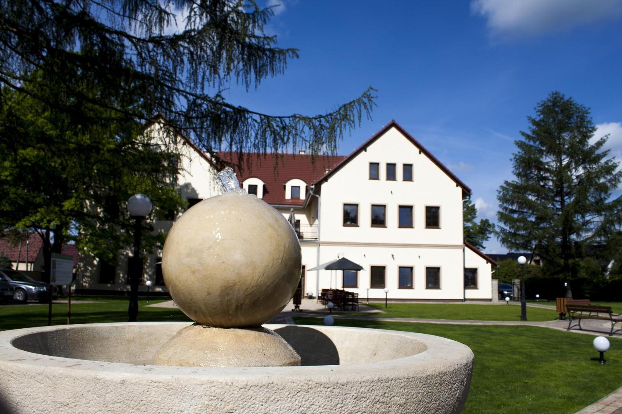 Hotel Modrzewiowy Dwor Gliwice Exterior foto